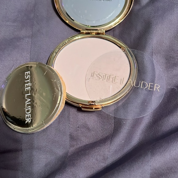 Estée Lauder powder compact - Picture 2 of 6